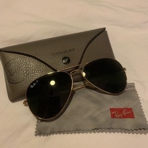 Gold aviator Raybans